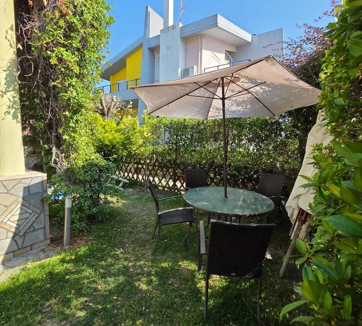 Gardens Beach Villa, Pefkohóri